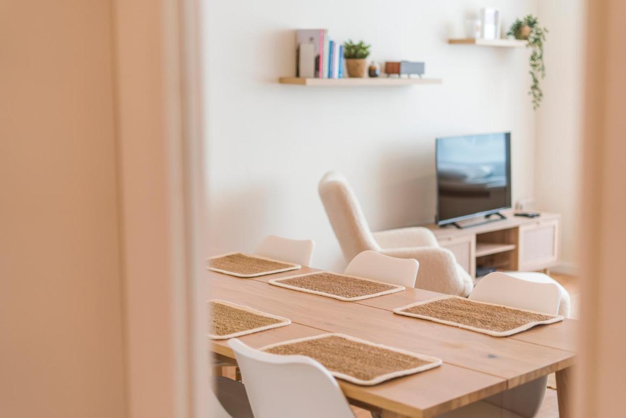 Ruim En Warm Appartement In De Winkelstraat Van Oostende ภายนอก รูปภาพ